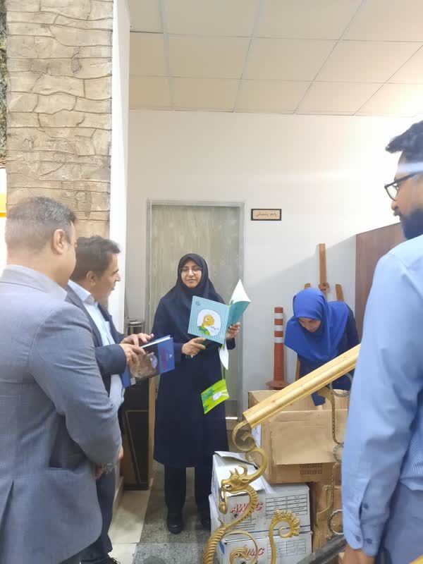 بازدید مدیرکل توسعه و عمران جزایر استانداری هرمزگان از مرکز علوم کانون پرورش فکری کودکان و نوجوانان استان