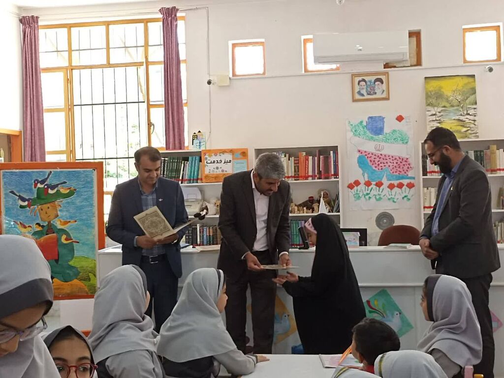 بازدید مدیرکل فارس از مرکز استهبان و دیدار با فرماندار