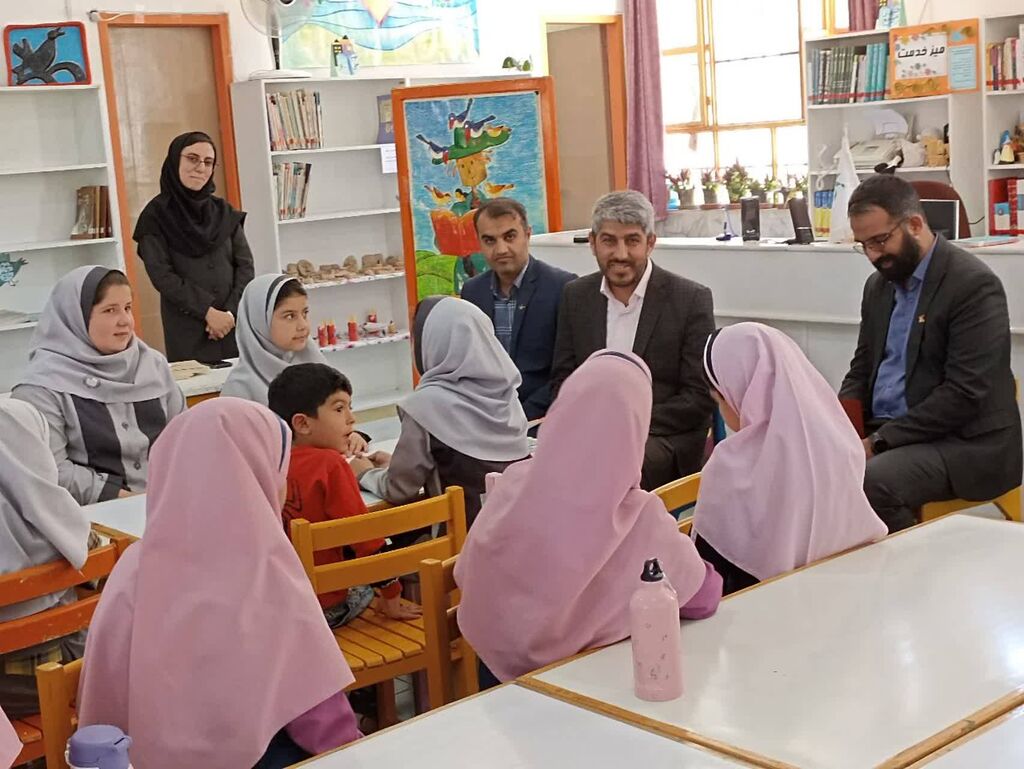 بازدید مدیرکل فارس از مرکز استهبان و دیدار با فرماندار