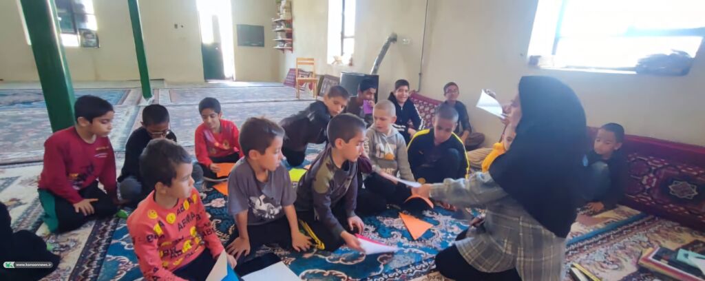 خدمات فرهنگی داوطلبانه مربی مسئول کانون پرورش فکری کبکیان در مناطق کم برخوردار