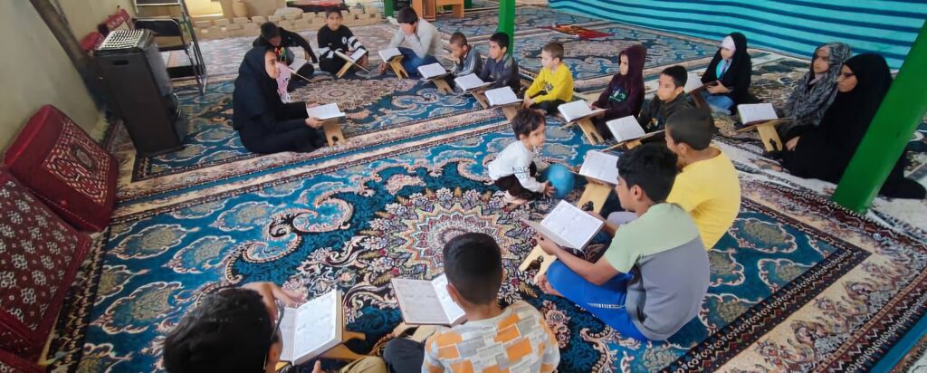 خدمات فرهنگی داوطلبانه مربی مسئول کانون پرورش فکری کبکیان در مناطق کم برخوردار