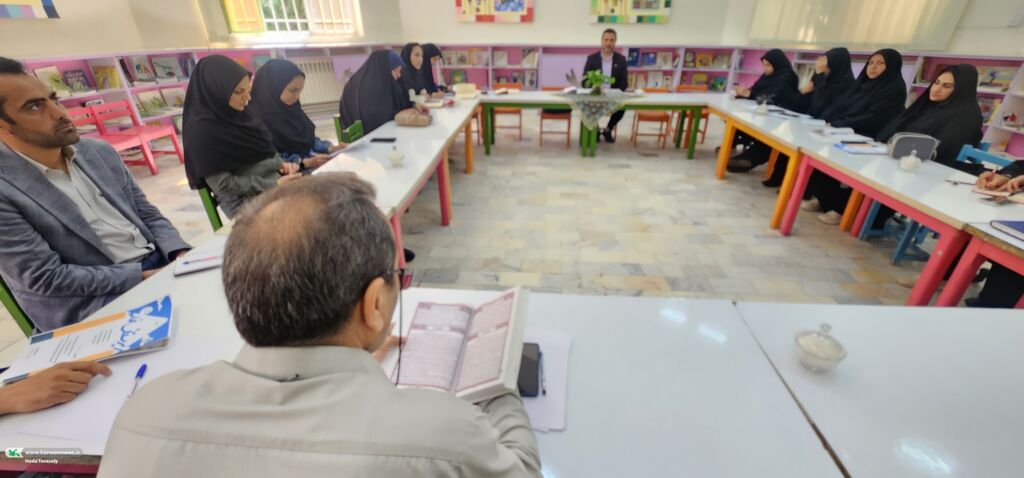 گردهمایی مدیر کل، کارشناسان و مسئولین کانون پرورش فکری کودکان ونوجوانان استان قم