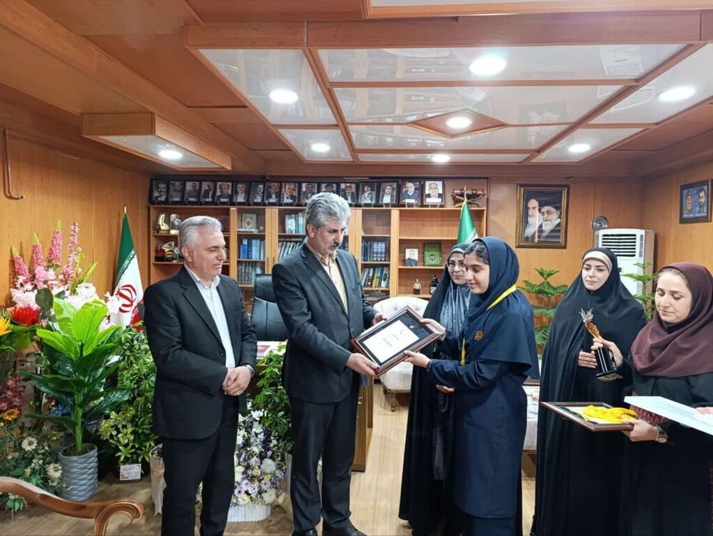 تجلیل از اعضای برگزیده جشنواره های ملی و بینالمللی کانون مهاباد