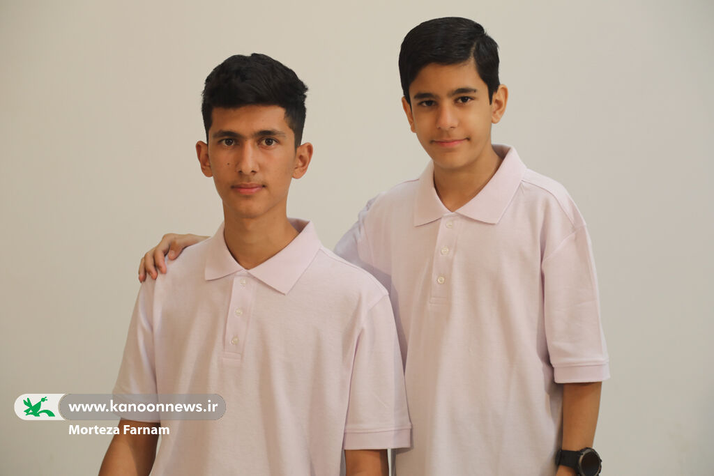 پرهام مزیدی توضیحات عضو نوجوان کانون یزد راجع به ربات شرکت کننده در لیگ نمایشی به دو زبان صورت گرفت
