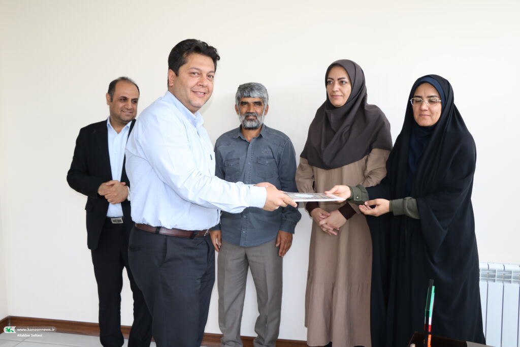 تقدیر از بخش اداری کانون پرورش فکری