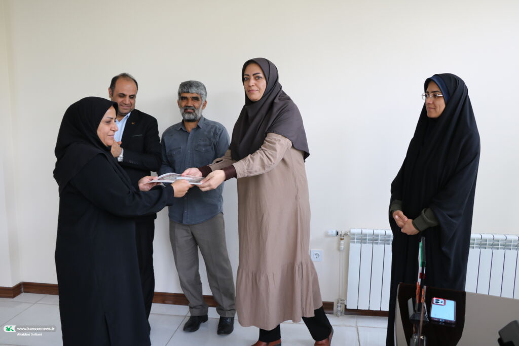 تقدیر از بخش اداری کانون پرورش فکری