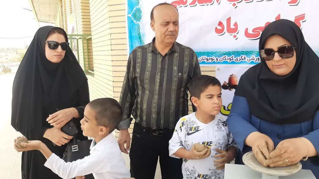 روایت خلاقیت کودکانه کانون مرکز زریندشت در هفته هنر انقلاب