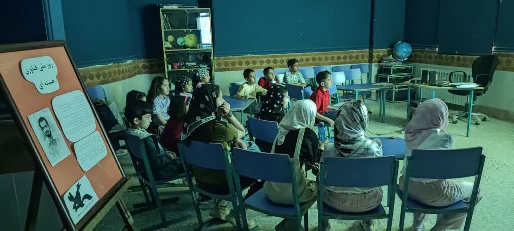 اعضای مرکز فراگیر بجنورد با کیک زرد آشنا شدند