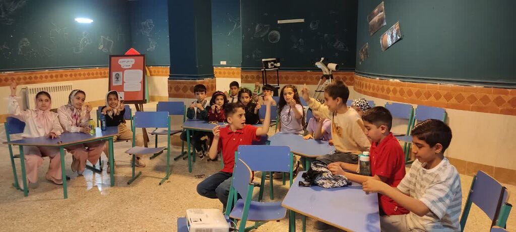 اعضای مرکز فراگیر بجنورد با کیک زرد آشنا شدند