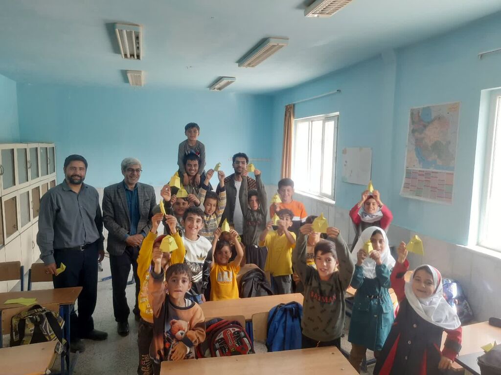 کتابخانه سیار جهاد فرهنگی با طعم کتاب