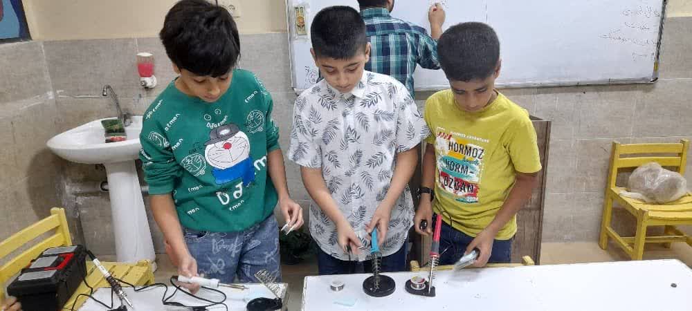 کارگاه حرفهای لحیمکاری ویژه اعضای نونهال و نونگاه برگزار شد