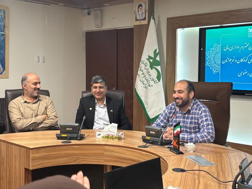 تکریم آقای افشاری آیین تکریم معاون اداری، مالی کانون استان خراسان رضوی