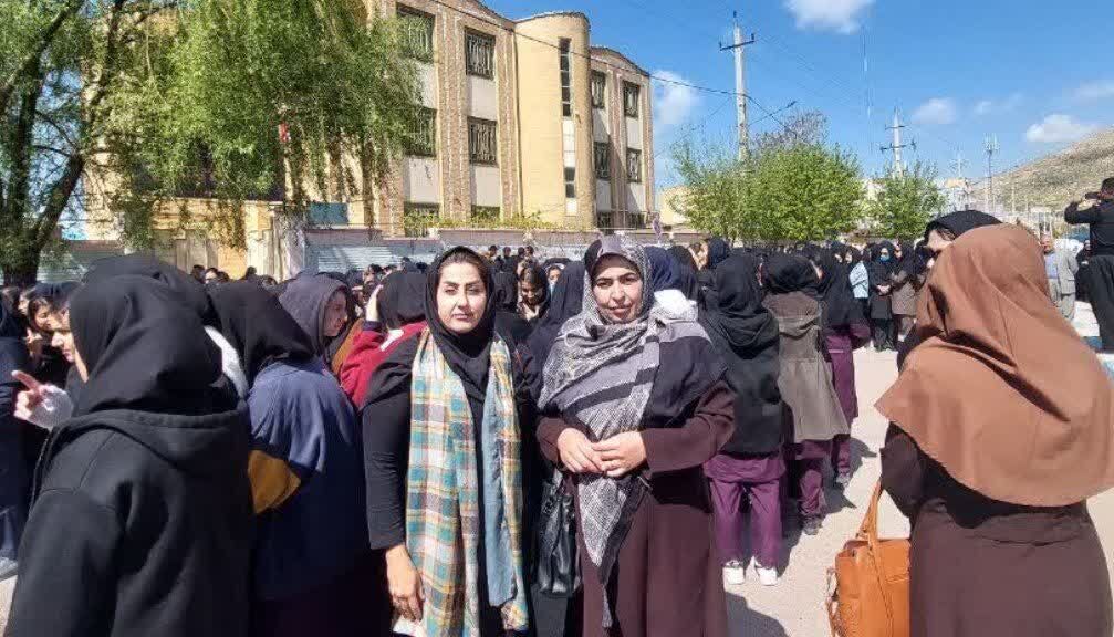 حضور کارکنان و اعضای مراکز روانسر و ثلاثباباجانی در راهپیمایی دفاع از کودکان غزه