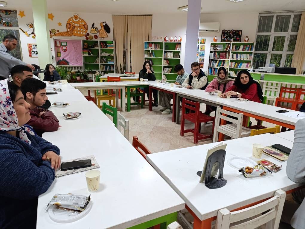 بررسی آثار شاعران قدیم و معاصر در نشست ادبی انجمن نیما کانون مازندران