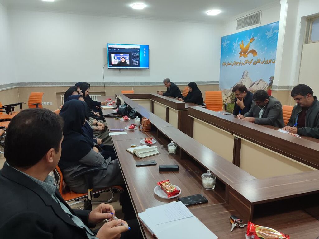 برگزاری نخستین جلسه سال ۱۴۰۴ کارکنان اداره و مراکز کانون استان ایلام