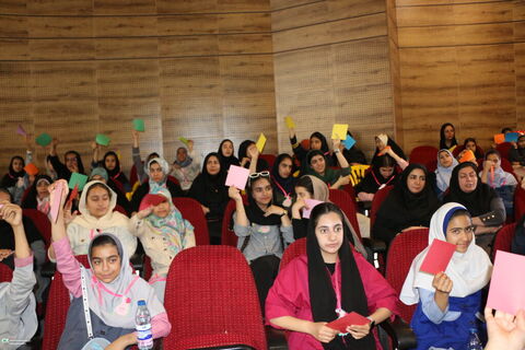 محمد خیاطزنجانی در جمع  کانونیاران فارس به سوالات آنها پاسخ داد