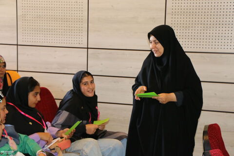 محمد خیاطزنجانی در جمع  کانونیاران فارس به سوالات آنها پاسخ داد