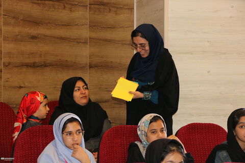 محمد خیاطزنجانی در جمع  کانونیاران فارس به سوالات آنها پاسخ داد