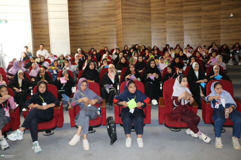 محمد خیاطزنجانی در جمع  کانونیاران فارس به سوالات آنها پاسخ داد