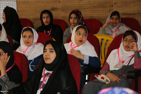 محمد خیاطزنجانی در جمع  کانونیاران فارس به سوالات آنها پاسخ داد