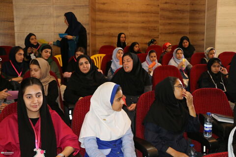 محمد خیاطزنجانی در جمع  کانونیاران فارس به سوالات آنها پاسخ داد