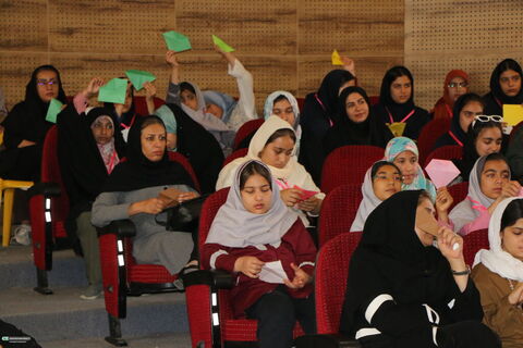 محمد خیاطزنجانی در جمع  کانونیاران فارس به سوالات آنها پاسخ داد