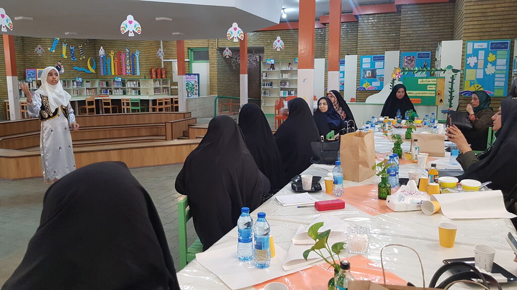 جلسه هماندیشی با مدیران مدارس ابتدایی منطقه ۸ تهران در مرکز ۲۱