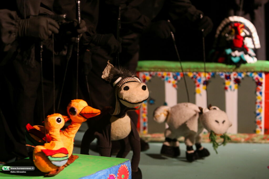 «جاده ارکها» به مرکز تئاتر کانون رسید