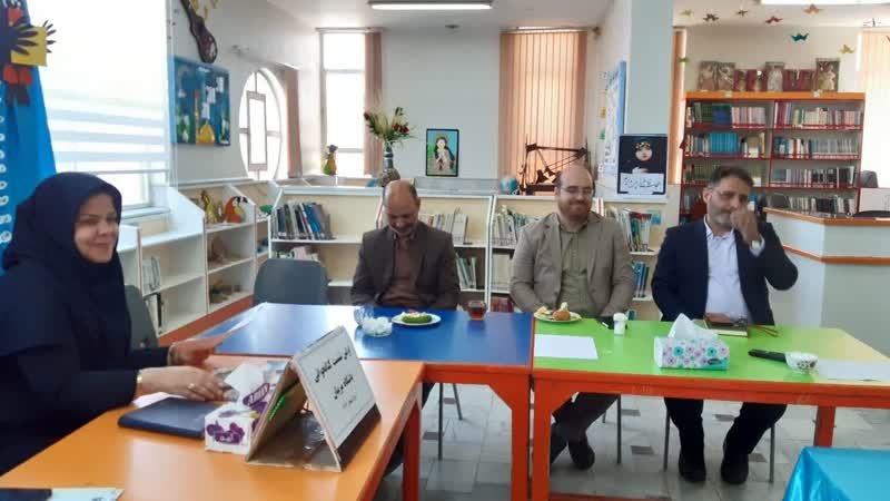 باشگاه کتابخوانی مربیان با حضور مدیرکل کانون استان مرکزی
