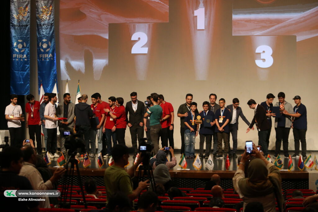 آیین پایانی دوازدهمین مسابقات بینالمللی رباتیک و هوش مصنوعی فیراکاپ درخشش تیمهای کانون در مسابقات بینالمللی رباتیک و هوش مصنوعی فیراکاپ