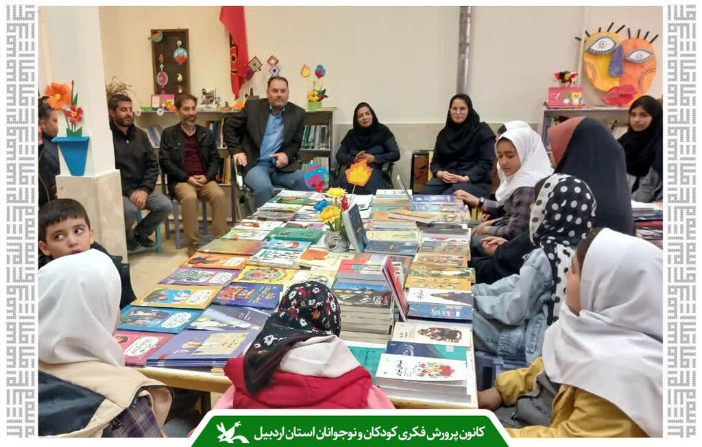 بازدید بخشدار خورش رستم از نمایشگاه تازههای کتاب کانون پرورش فکری هشجین بازدید بخشدار خورش رستم از نمایشگاه تازههای کتاب کانون پرورش فکری هشجین
