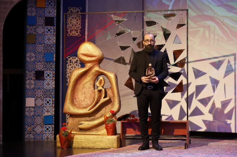 تجلیل از مدیرکل و کارشناس هنری کانون پرورش فکری استان مرکزی