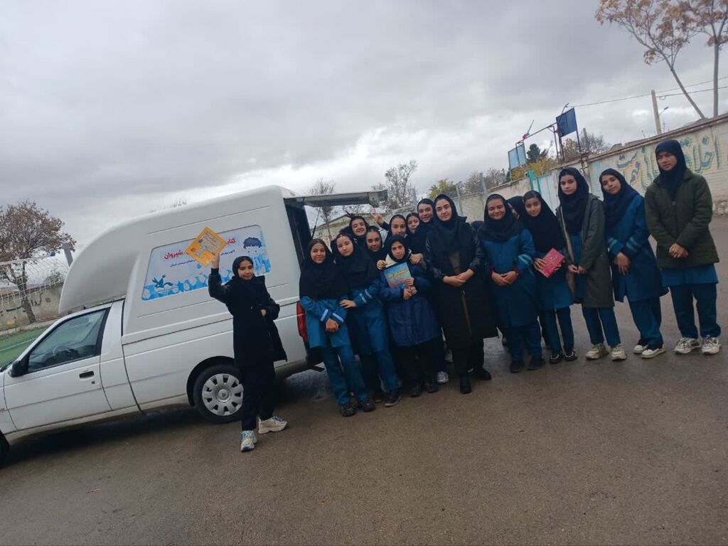 خانم مربی‌های کانون پشت فرمان کتاب‌خانه‌های سیار