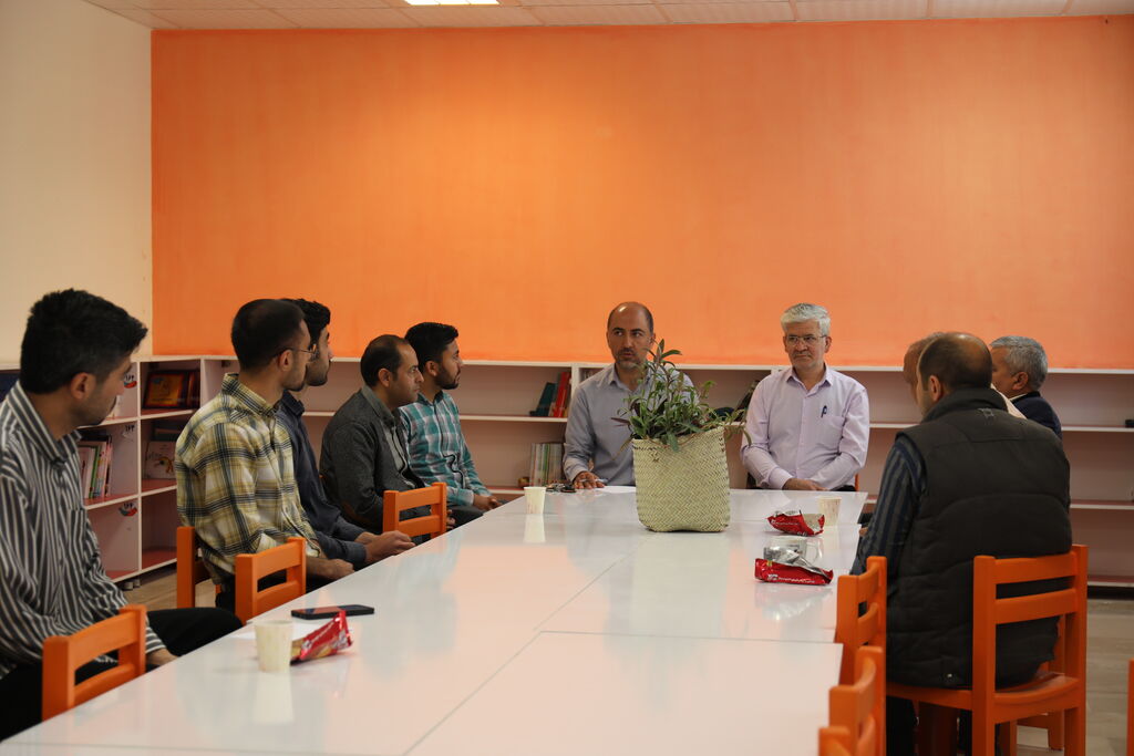 مراکز در راستای چشم انداز کانون حرکت کنند