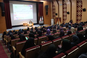 نخستین نشست صمیمی سرپرست کانون استان تهران با همکاران