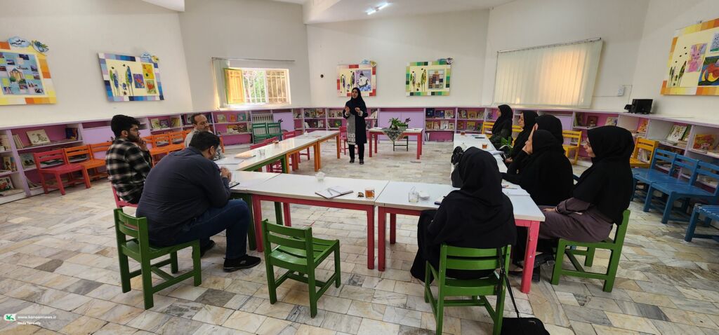آموزش قصه گویی و کتابداری برای مربیان کانون با تخصص های هنری و ادبی