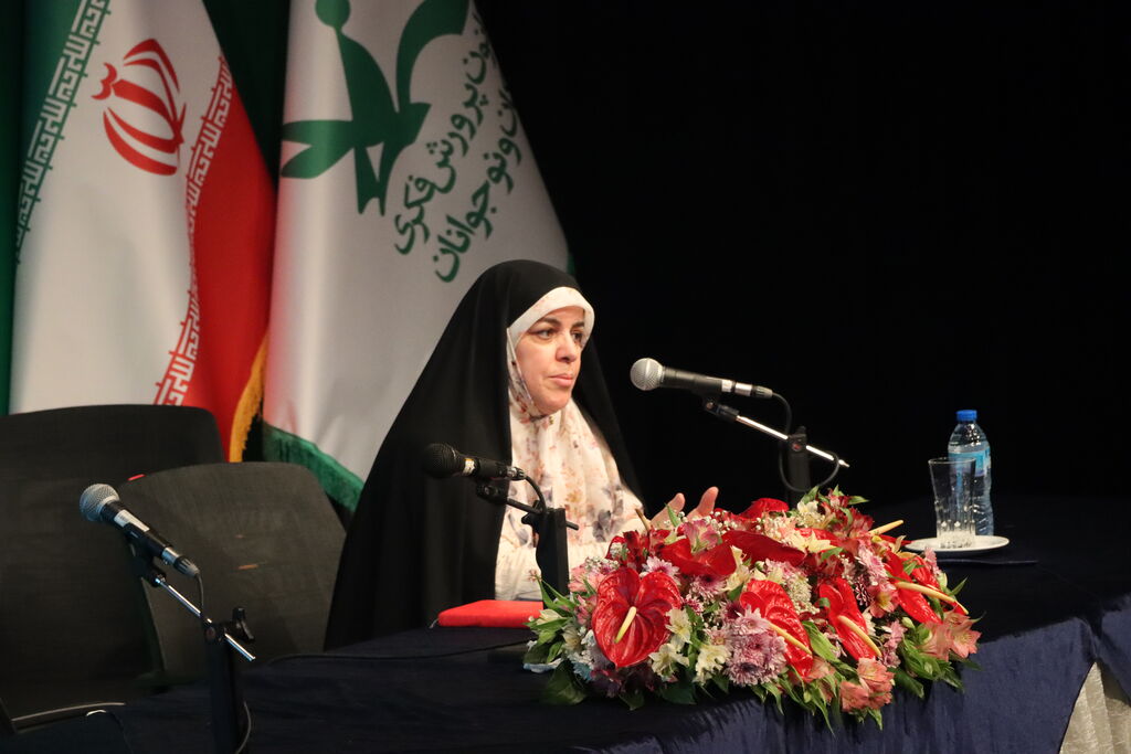 نخستین نشست صمیمی سرپرست کانون استان تهران با همکاران مرکز، سرزمین شماست و شما حاکم سرزمینتان هستید