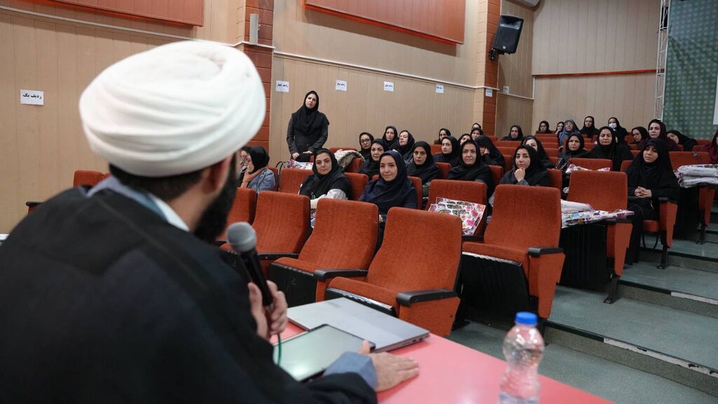 برگزاری گردهمایی سال جدید کارکنان کانون زنجان همزمان با نشست سراسری مدیرعامل