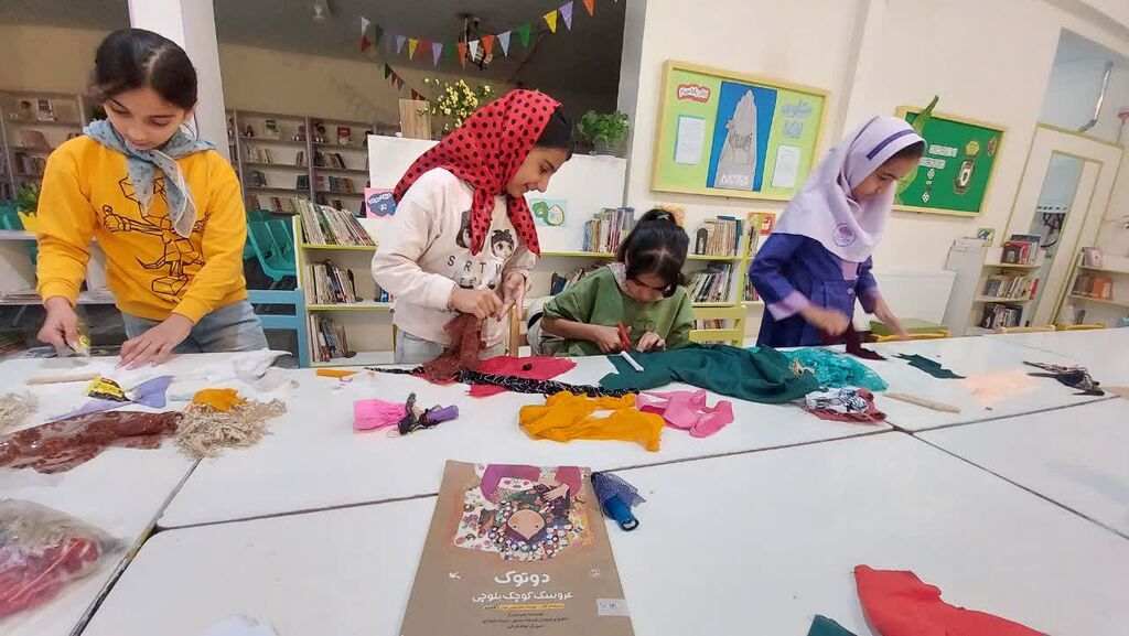 ساخت عروسک مرکز 2 نیشابور معرفی کتاب همراه با عروسکسازی در مرکز فرهنگی شماره ۲ نیشابور