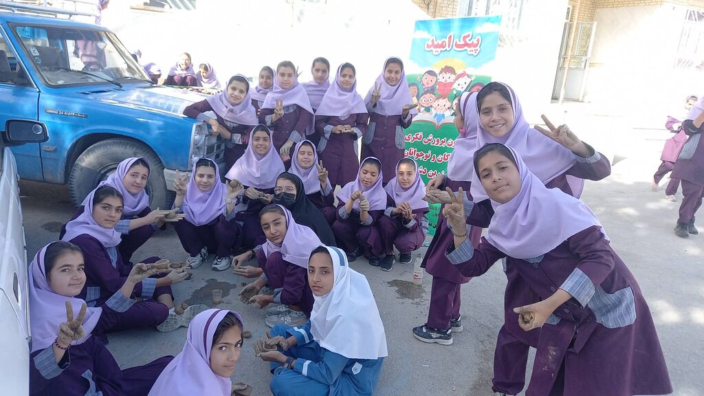 آغاز فصل جدیدی از آموزشهای فرهنگی و هنری در روستای دروا با «پیک امید» مرکز زریندشت