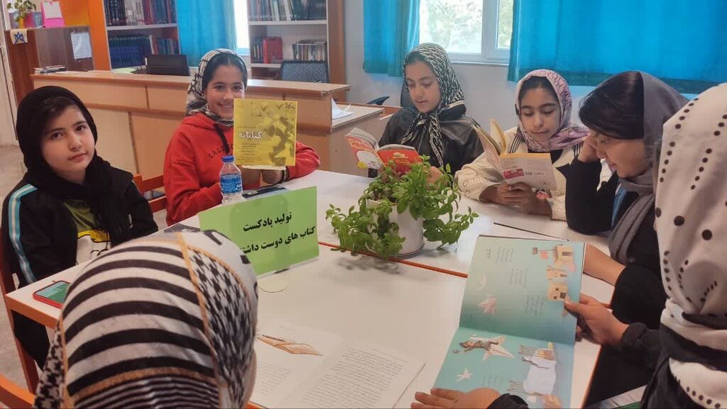 اجرای برنامه "من زمین را دوست دارم"در مراکز همدان