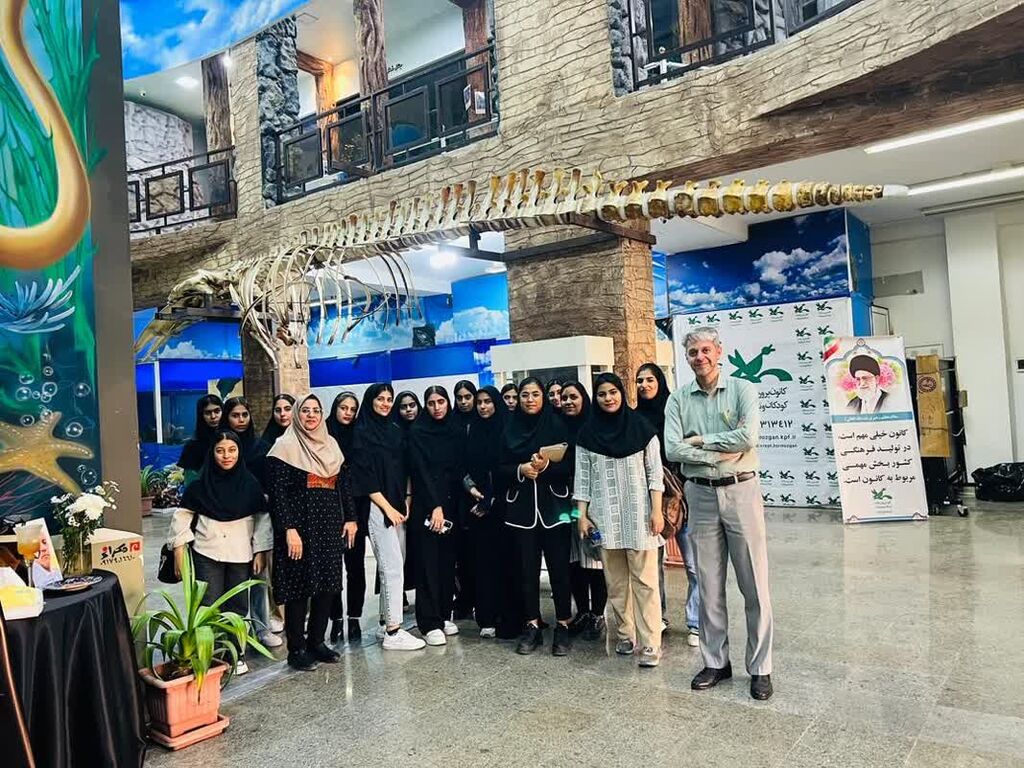 بازدید دانشجویان دانشکده فاطمیه بندرعباس از مرکز تخصصی علوم کانون