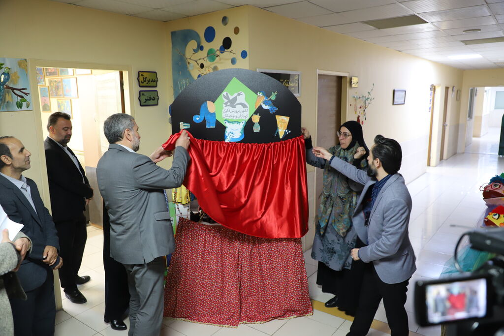 طرح دانشنامه «اسباب بازیهای طهران قدیم» در کانون ارومیه رونمایی شد