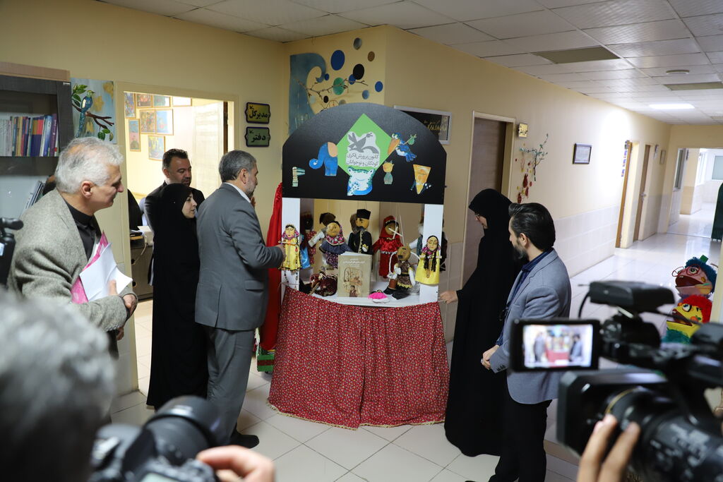 طرح دانشنامه «اسباب بازیهای طهران قدیم» در کانون ارومیه رونمایی شد