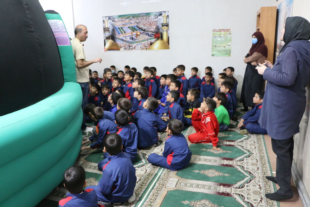 آسماننمای کانون سمنان، ستارگان را به مدرسه محمدالدوره درجزین برد