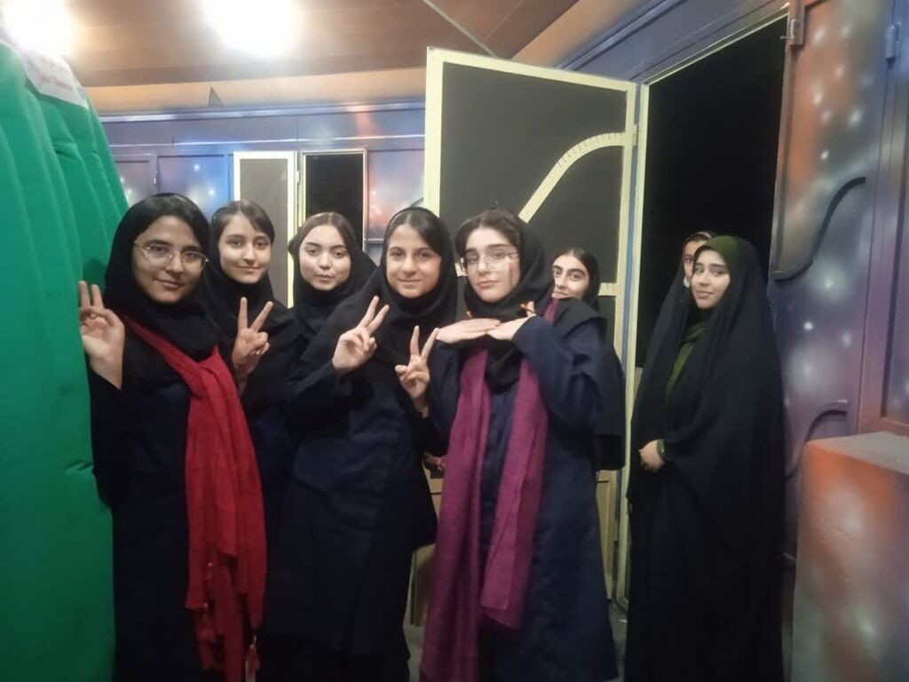 «یک روز با کانون» ویژۀ دانشآموزان برگزیده جشنوارههای فرهنگی، هنری و ادبی استان