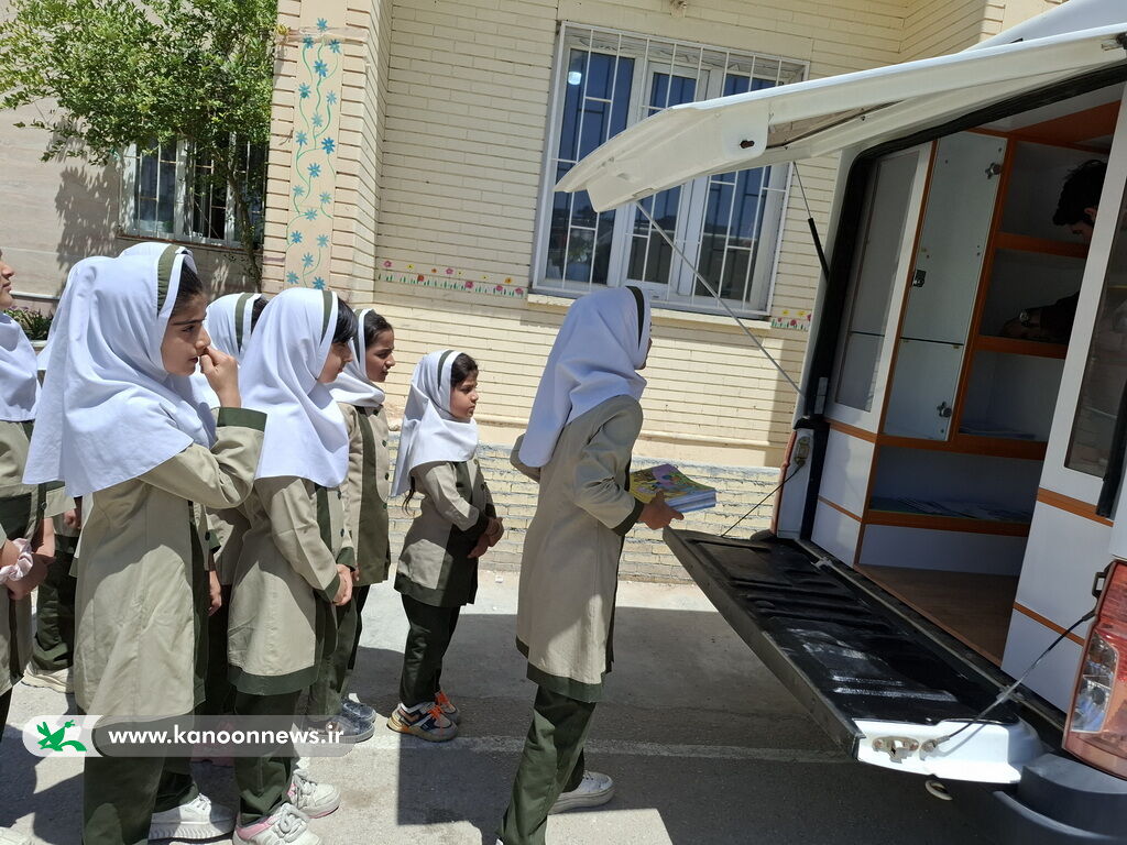 کتابخانههای سیار کانون استان بوشهر پیک امید و شادی در روستاها و مناطق کمبرخوردار