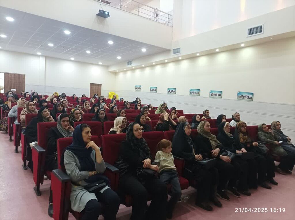 برگزاری کارگاه آموزش خانواده "طرح نماد" در مجتمع شهید مدنی همدان