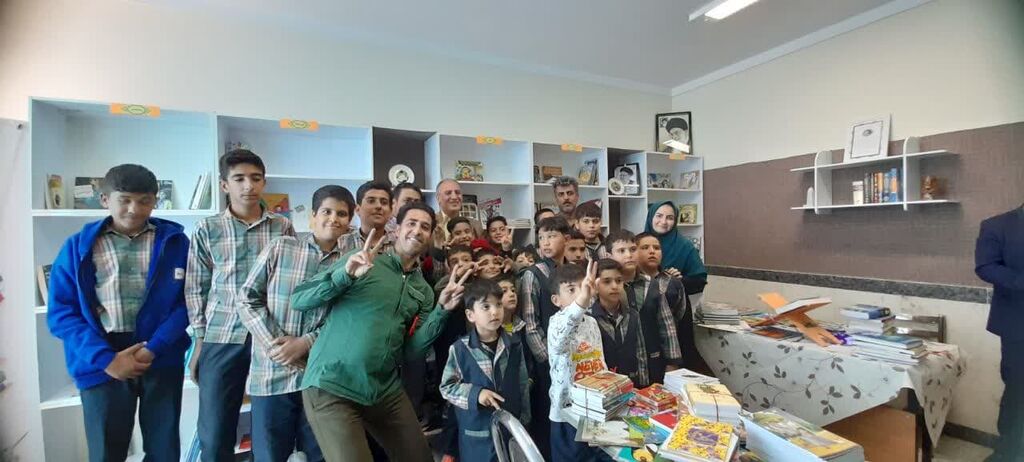 هفتاد و پنجمین پیک امید کانون با اهدای 500 جلد کتاب