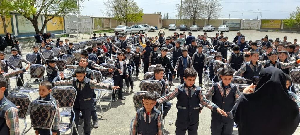 هفتاد و پنجمین پیک امید کانون با اهدای 500 جلد کتاب